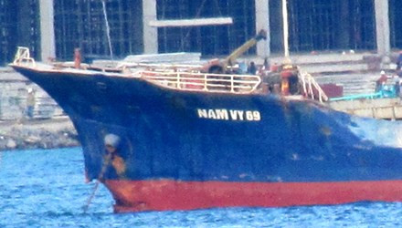 Mũi tàu Nam Vỹ 69 bị vỡ do đâm va.