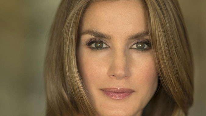 Ngôi sao truyền thông lên ngôi hoàng hậu