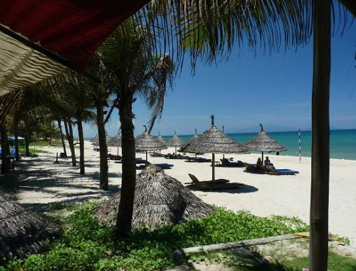 Nét hoang sơ là một trong những yếu tố thu hút du khách tới biển Cửa Đại.