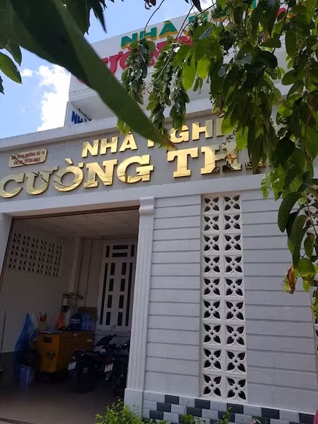Cô giáo mầm non vào nhà nghỉ cùng trưởng phòng giáo dục để 'mượn tiền'