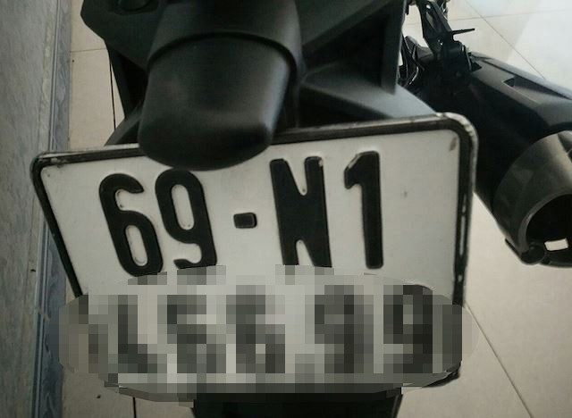 Chiếc xe bỏ lại hiện trường