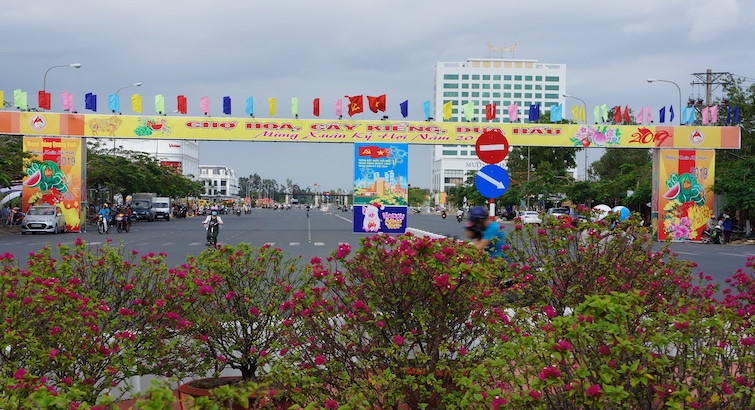 Chợ hoa kiểng Cà Mau đông khách, giữ giá, hút hàng