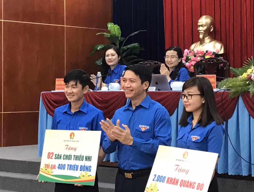 Tuổi trẻ Tây Nam bộ 'Tự hào tiến bước dưới cờ Đảng'