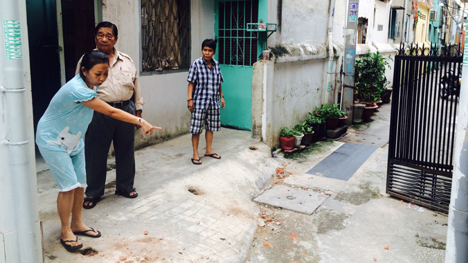 Bức tường ngăn giữa hẻm 115 và 103 đã đập đi nhưng ngày 15 và ngày 17/10 phường Nguyễn Cư Trinh cho lực lượng vào xây lại khiến người dân phản ứng dữ dội