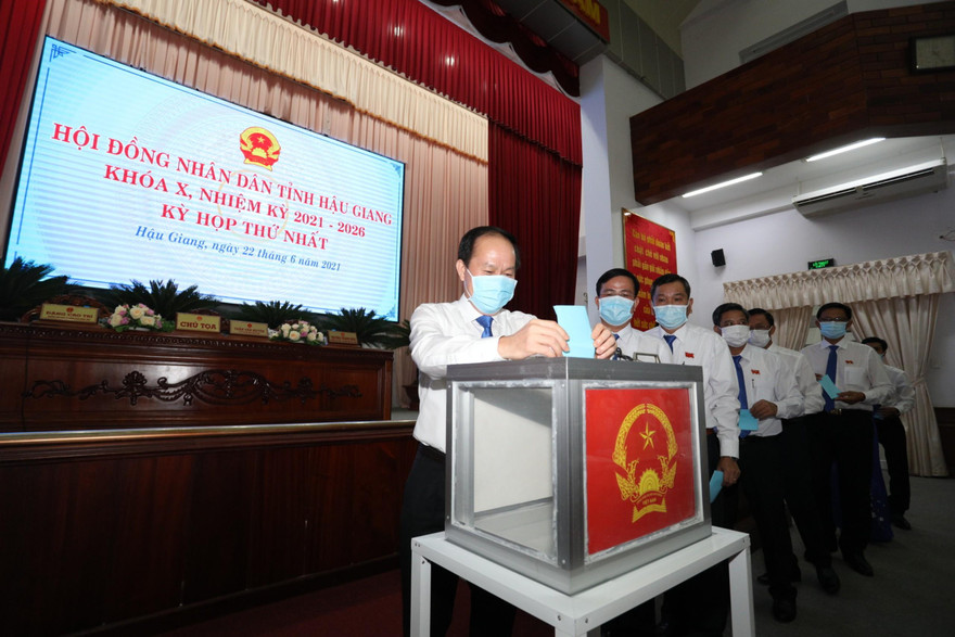 Chủ tịch HĐND và UBND tỉnh Hậu Giang tái đắc cử