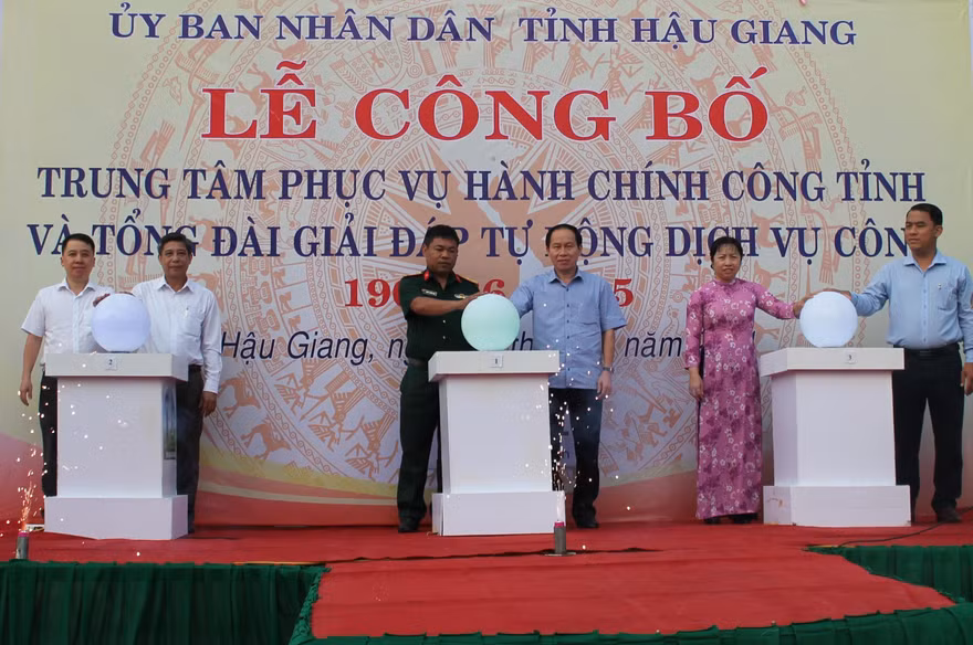 Hậu Giang vận hành Trung tâm phục vụ hành chính công và Tổng đài giải đáp tự động