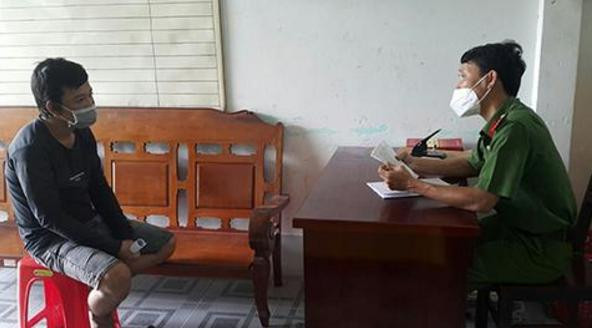 Nguyễn Hoàng Minh tại cơ quan công an.