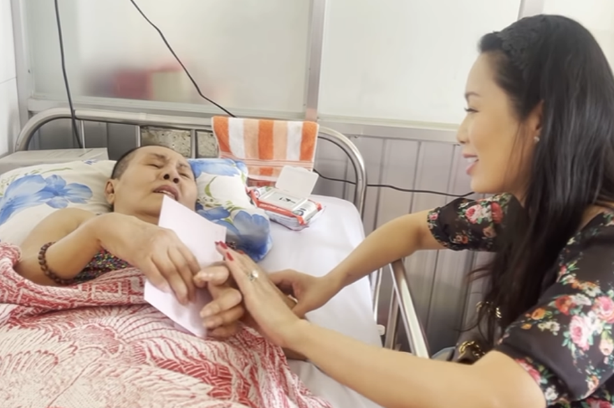 Nghệ sĩ Hoàng Lan nói gì khi nhận số tiền ủng hộ hơn 400 triệu đồng từ Trịnh Kim Chi?