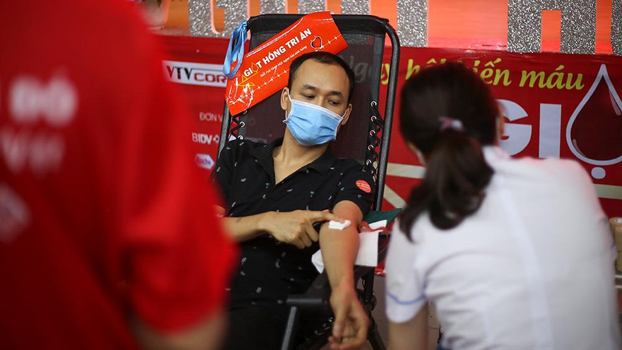Ấm lòng ngày hội hiến máu 'Giọt hồng tri ân' trong mùa dịch 