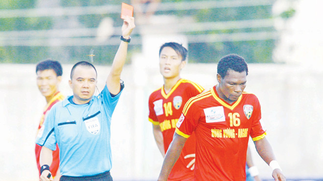 An Giang tự “nhận thẻ đỏ” rời cuộc chơi bóng đá do không tìm được nguồn kinh phí duy trì đội bóng. Ảnh: VSI