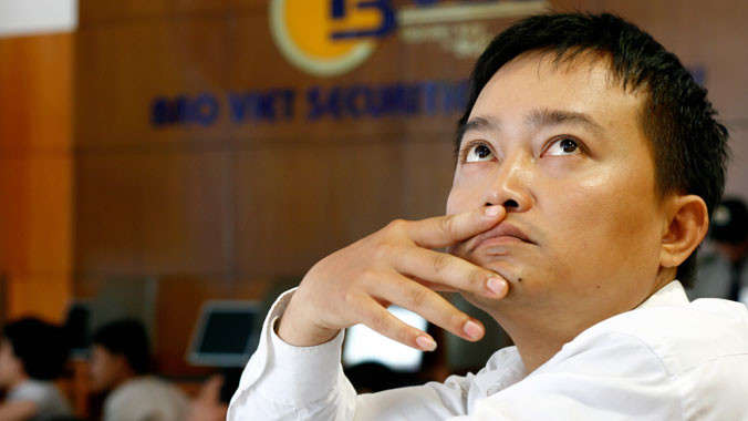 Dù thị trường bán tháo, nhiều nhà đầu tư vẫn nghĩ tới cơ hội bắt đáy. Ảnh: Như Ý