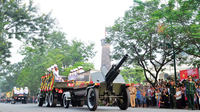 Linh cữu Đại tướng Võ Nguyên Giáp đi trên đường Điện Biên Phủ - địa danh làm nên tên tuổi của Người. Anh: Xuân Phú