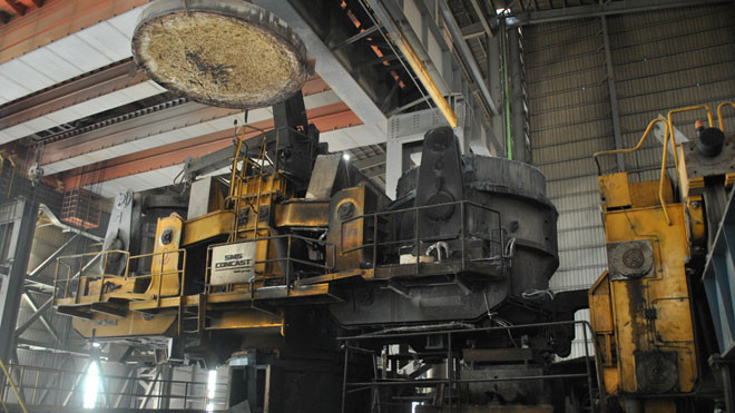 Hệ thống quay tay rót thép bị lỏng khiến thép 1.600 độ chảy ra ngoài gây nổ?