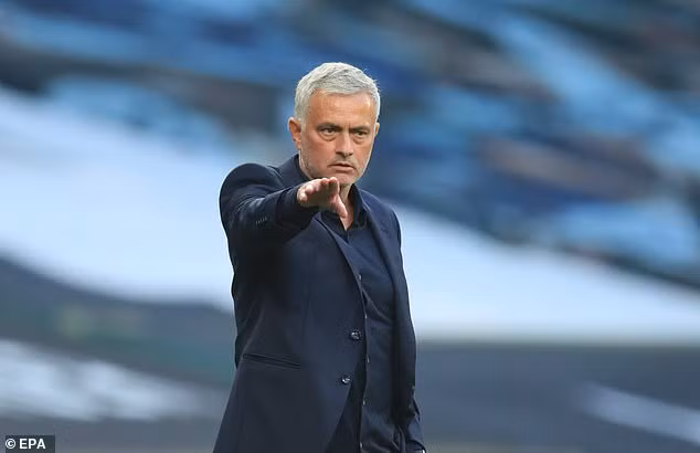 Jose Mourinho không hài lòng với thái độ thi đấu của Tottenham.