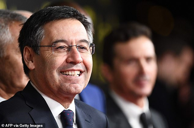 Ông Josep Maria Bartomeu cho rằng trọng tài đang thiên vị Real Madrid.