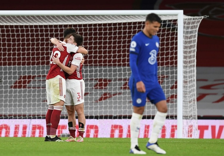 Chelsea để thua 1-3 trên sân của Arsenal