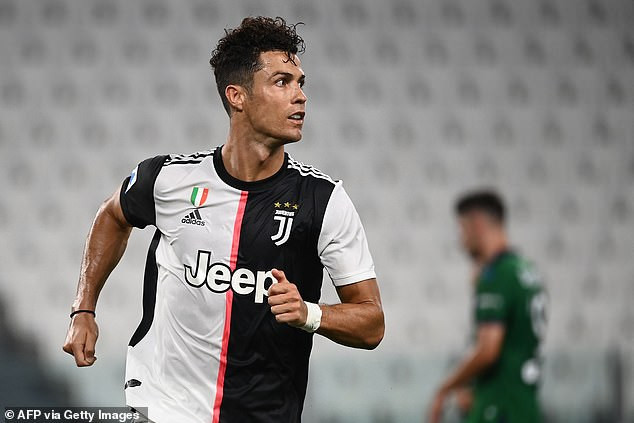 Ronaldo 2 lần cứu nguy, Juventus đến gần ngôi vương Serie A