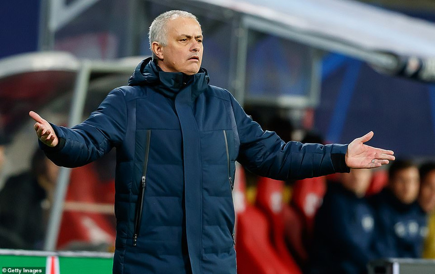 Mourinho bế tắc trước RB Leipzig.