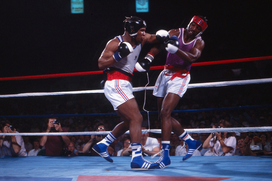 Mike Tyson bộc lộ tài năng đấm bốc từ rất sớm.