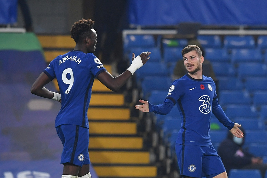 Abraham ghi 2 bàn để giúp Chelsea có thắng lợi 3-0