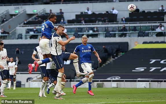 Calvert Lewin đánh đầu tung lưới Tottenham