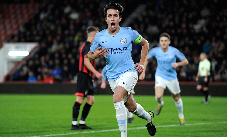 Man City sắp mất người vào tay Barcelona