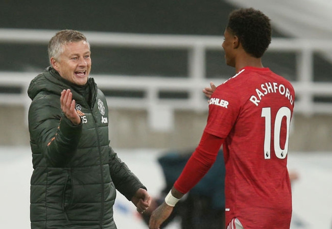 HLV Solskjaer ăn mừng chiến thắng 4-1 của Man Utd