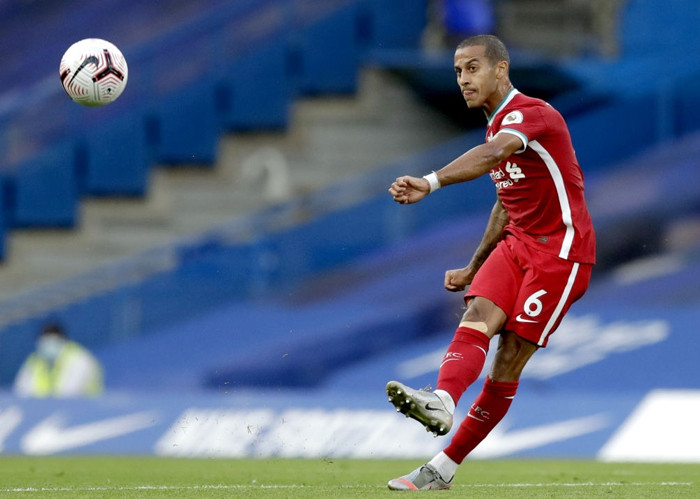 Thiago thực hiện 75 đường chuyền chính xác chỉ trong vòng 45 phút