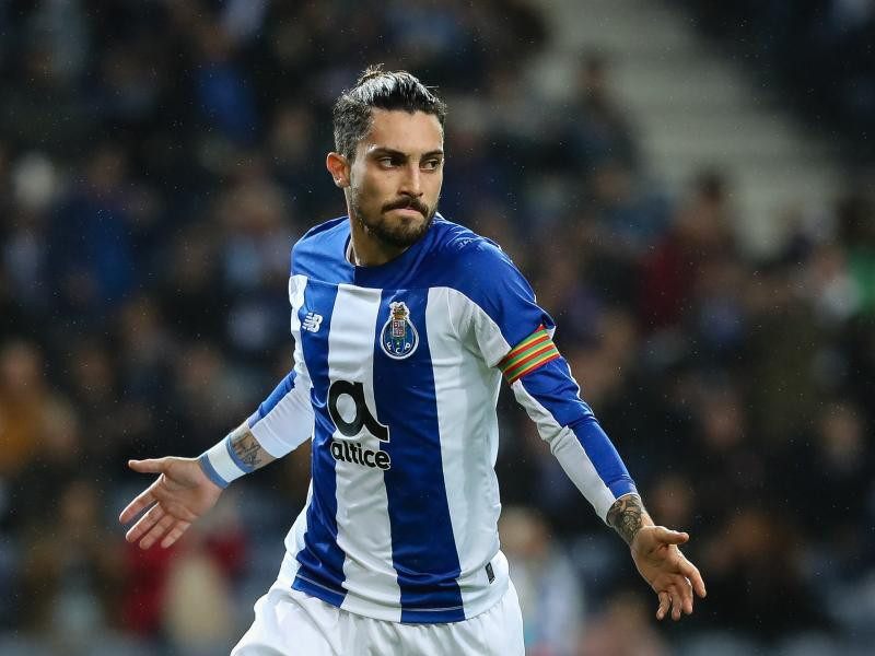 Alex Telles đồng ý gia nhập M.U