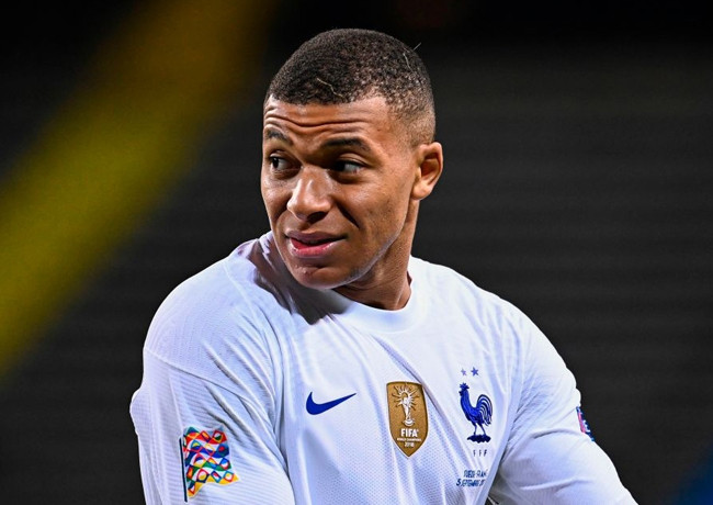 Mbappe là cầu thủ thứ 7 của PSG dương tính với COVID-19