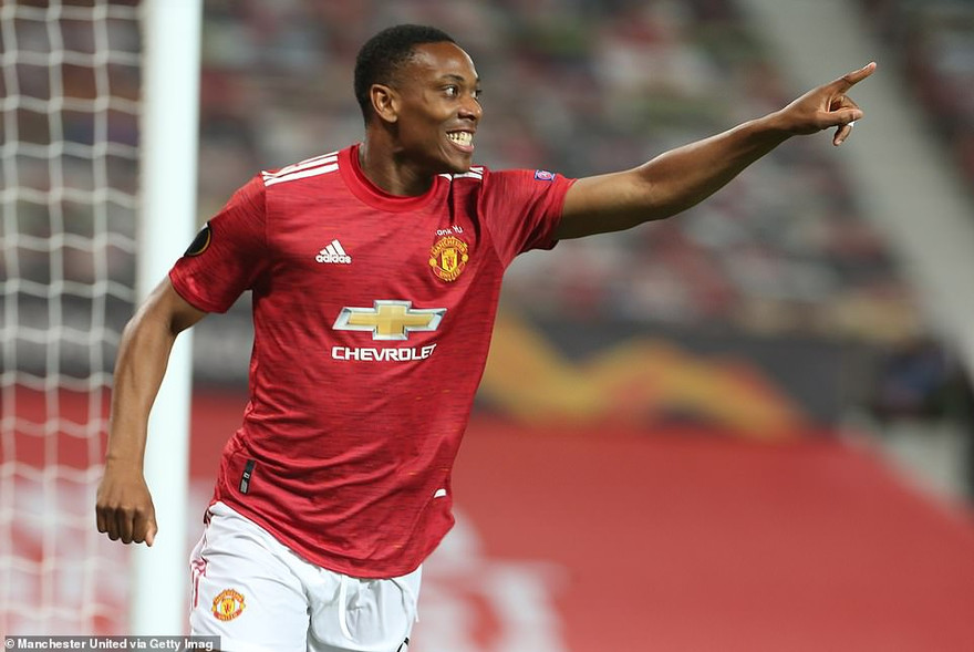 Martial ăn mừng bàn thắng muộn của M.U.