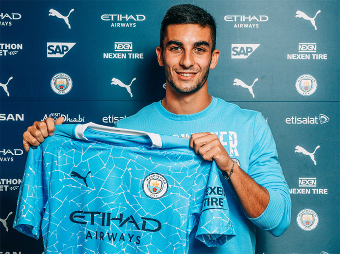 Ferran Torres đã trở thành tân binh đầu tiên của Man City trong mùa hè 2020