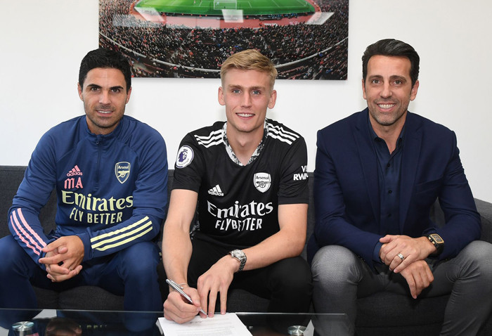 Runarsson từng thi đấu ở vị trí tiền vệ trước khi trở thành thủ môn