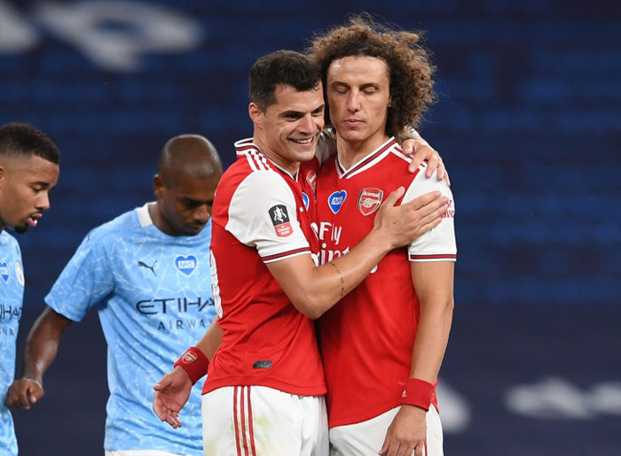 David Luiz là người lập công đầu giúp Arsenal hạ Man City