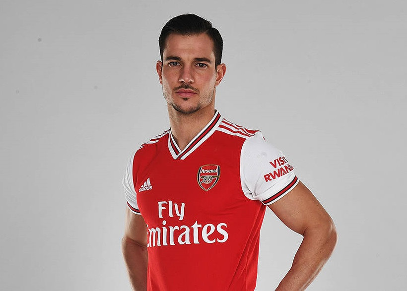 Cedric Soares đến Arsenal dù đang chấn thương.