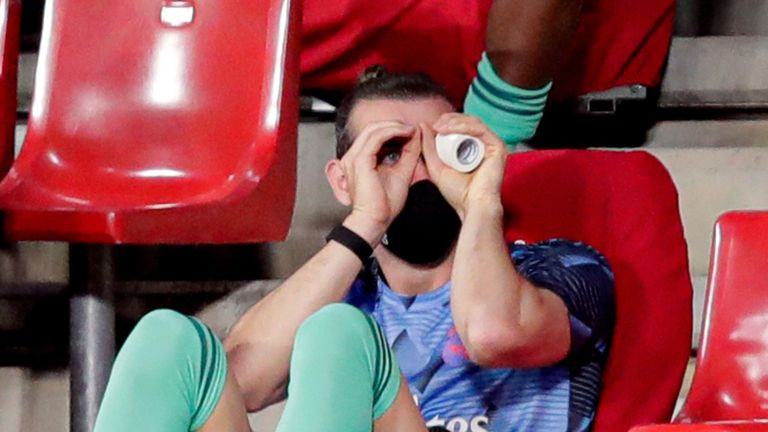 Bale liên tục làm "trò hề" ở Real Madrid.