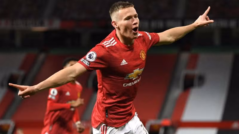 Tiền vệ M.U đi vào lịch sử sau đại thắng Leeds United