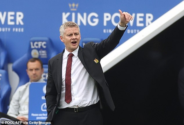 HLV Ole Solskjaer đáp trả những kẻ chỉ trích ông.