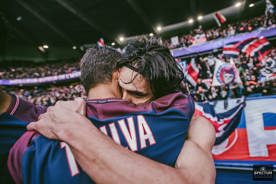 Edinson Cavani và Thiago Silva sẽ rời Paris SG sau mùa giải này.