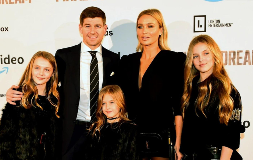 Steven Gerrard: Nghe vợ hay nghe con tim?