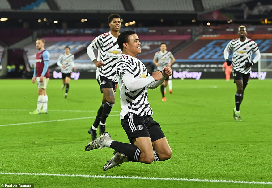 Greenwood ăn mừng bàn nâng tỉ số lên 2-1 cho M.U.