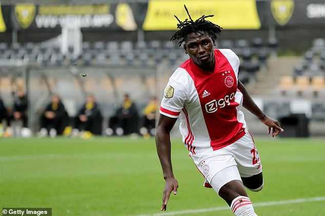 Lassina Traore đóng góp 5 bàn thắng cho Ajax.