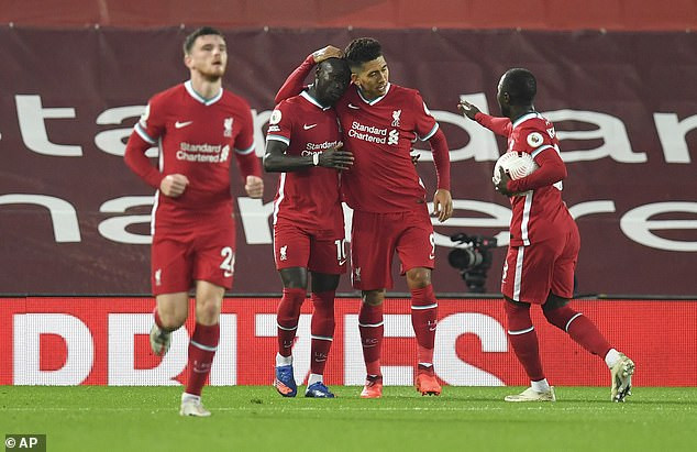 Liverpool ăn mừng bàn thắng trước Arsenal.