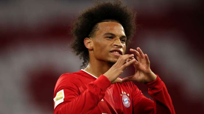 Leroy Sane ăn mừng chiến thắng trước Schalke 04.