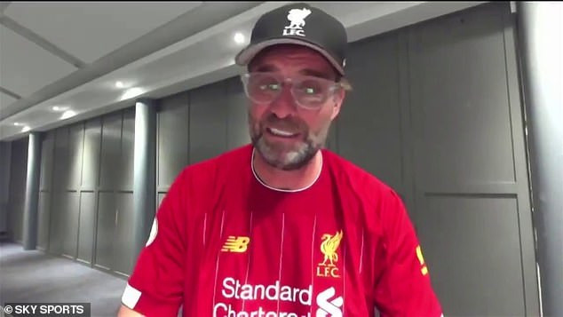 HLV Jurgen Klopp bật khóc vì hạnh phúc.