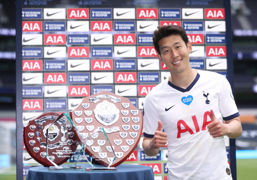 Son Heung-min rạng rỡ bên 4 giải thưởng cá nhân ở Tottenham.