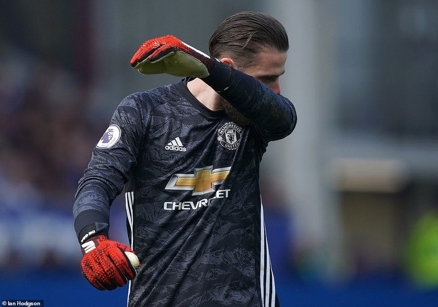 De Gea muối mặt sau sai lầm trước Everton.