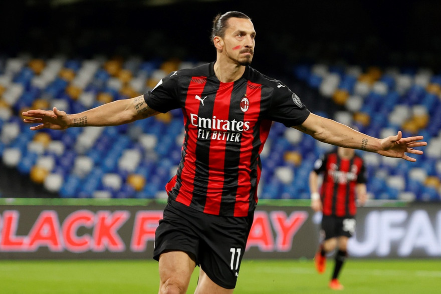 Ibrahimovic lập kỳ tích, Milan ‘xử’ đẹp Napoli