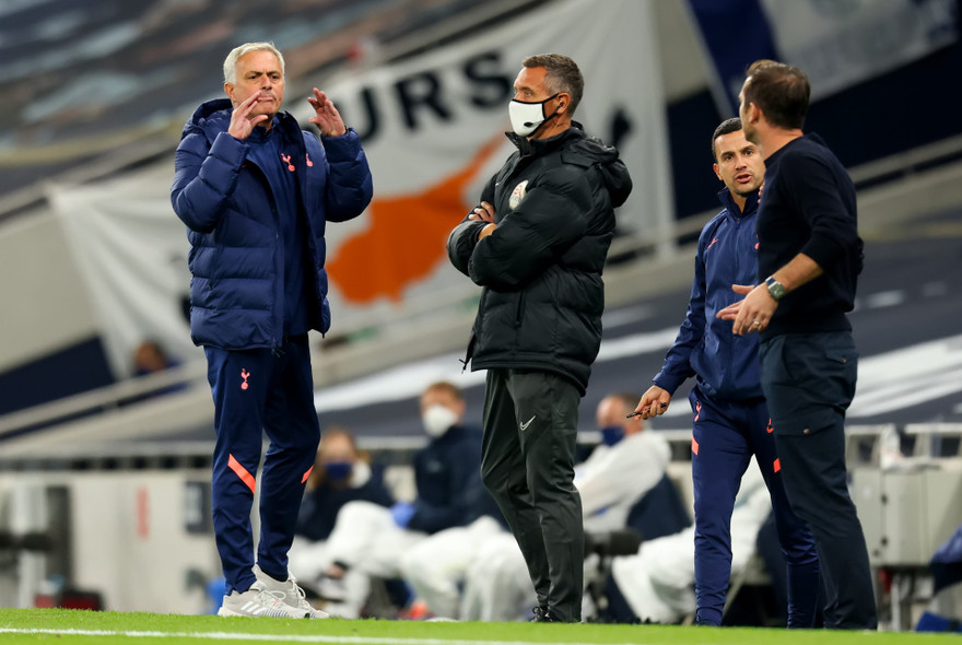 Mourinho chỉ trích Lampard nói quá nhiều.