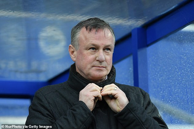 HLV Michael O'Neill bất ngờ mắc COVID-19.